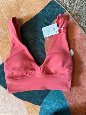 Size 2 Lulu lemon align V neck- C/D cup.